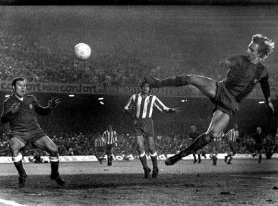 Which player is known for his famous 'Cruyff Turn' move?