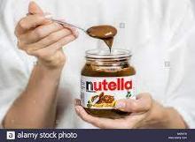 O eat nurtella with a spoon