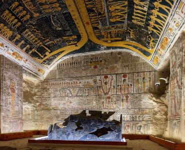 Which Pharaoh was buried in the Valley of the Kings?