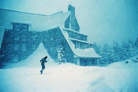 Which horror movie takes place in the secluded Overlook Hotel?