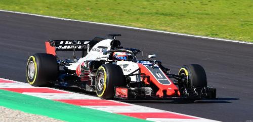 Which team is driven by Kevin Magnusson and Romain Grosjean?