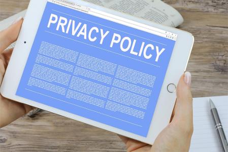 What is the purpose of a privacy policy on websites?