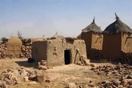 Which African country is known for the unique traditional buildings of the Dogon Country?