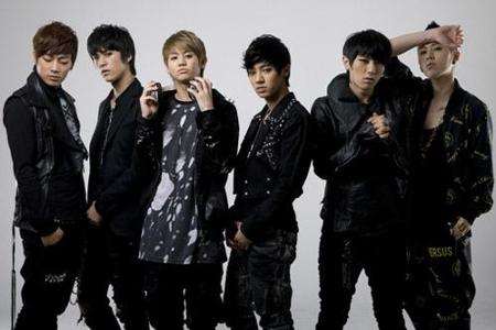 Who is the leader of B2ST?