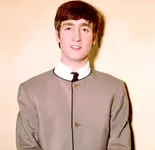 It's clearly John Lennon. He has that nasally voice. Paul McCartney sings the "oohhs" in the background. It's clearly John Lennon. He has that nasally voice. Paul McCartney sings the "oohhs" in the background.