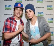 Who is cuter? (6) Who is cuter? (6)