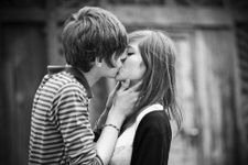 Why are hugs written as o and kisses written like x? Like in a card you would write xxx or xoxo Why are hugs written as o and kisses written like x? Like in a card you would write xxx or xoxo