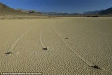 How do Death Valley's sailing stones move themselves? How do Death Valley's sailing stones move themselves?