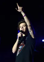 Harry Styles Solo Song — Is One Direction Splitting Up? - Hollywood Life Harry Styles Solo Song — Is One Direction Splitting Up? - Hollywood Life