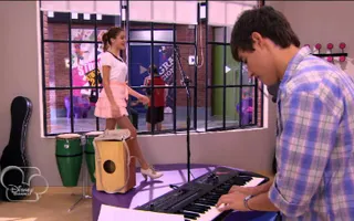 Violetta - Ludmilla and Tomas Sing 'I Love You'