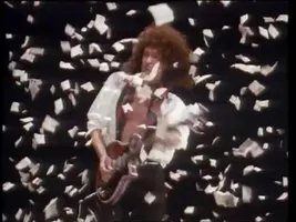 Queen - The Show Must Go On (Official Video) Queen - The Show Must Go On (Official Video)
