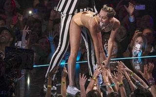 16 slut-shaming tweets about Miley — and 5 more about her inviting rape | Women's Post 16 slut-shaming tweets about Miley — and 5 more about her inviting rape | Women's Post