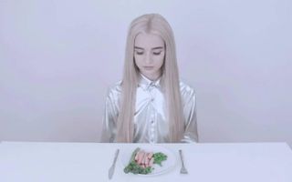 Poppy eats a meal Poppy eats a meal