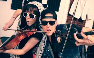 Thrift Shop - Lindsey Stirling & Tyler Ward (Macklemore & Ryan Lewis Cover) Thrift Shop - Lindsey Stirling & Tyler Ward (Macklemore & Ryan Lewis Cover)
