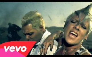 P!nk - Funhouse P!nk - Funhouse