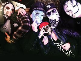 Who would date you out of Hollywood Undead? Who would date you out of Hollywood Undead?