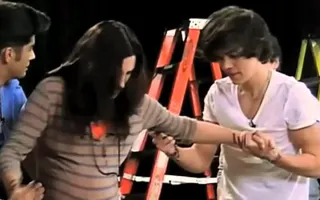 One Direction get pranked on Nickelodeon (Good Quality) One Direction get pranked on Nickelodeon (Good Quality)