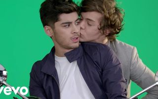 One Direction - Kiss You (Alt. Version) One Direction - Kiss You (Alt. Version)