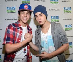 13 Reasons Why Austin Mahone And Justin Bieber Are Long-Lost Twins 13 Reasons Why Austin Mahone And Justin Bieber Are Long-Lost Twins