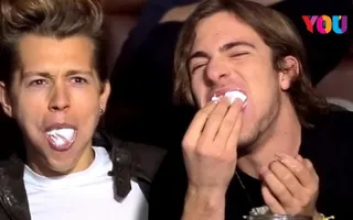 The Vamps vs R5 CHUBBY BUNNY CHALLENGE! The Vamps vs R5 CHUBBY BUNNY CHALLENGE!