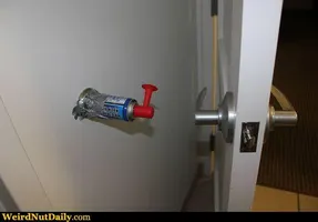Funny Pictures @ WeirdNutDaily - Door Jam Horn Funny Pictures @ WeirdNutDaily - Door Jam Horn