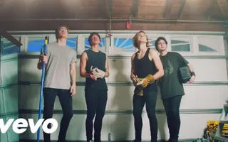 5 Seconds of Summer - She's Kinda Hot 5 Seconds of Summer - She's Kinda Hot