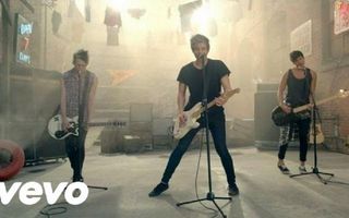 5 Seconds of Summer - She Looks So Perfect 5 Seconds of Summer - She Looks So Perfect