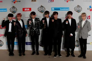 K-Pop Boy Bands GOT7, BTS Make Billboard's Year-End World Albums Chart K-Pop Boy Bands GOT7, BTS Make Billboard's Year-End World Albums Chart