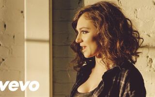 Daya - Hide Away (Official Music Video – International Version) Daya - Hide Away (Official Music Video – International Version)