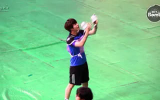 [BANGTAN BOMB] Cheerleader jin with ARMY Bomb ─○"