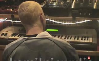 EMINEM PLAYING THE GUITAR & PIANO (BARRY MANILOW) EMINEM PLAYING THE GUITAR & PIANO (BARRY MANILOW)