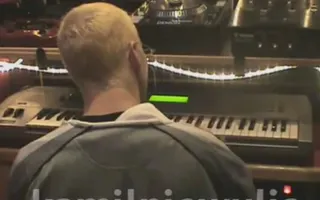 EMINEM PLAYING THE GUITAR & PIANO (BARRY MANILOW) EMINEM PLAYING THE GUITAR & PIANO (BARRY MANILOW)
