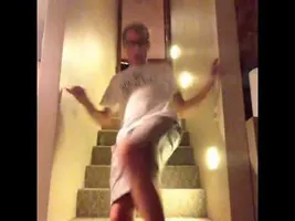 How to dance up the stairs in style ?? fail vine by Colt Paulsen... How to dance up the stairs in style ?? fail vine by Colt Paulsen...