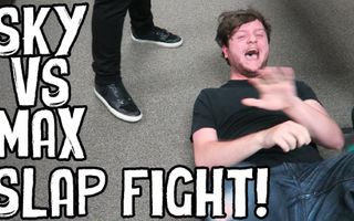 SKY VS MAX SLAPFIGHT! SKY VS MAX SLAPFIGHT!