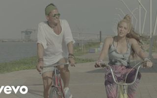 Carlos Vives, Shakira - La Bicicleta (Official Video) Carlos Vives, Shakira - La Bicicleta (Official Video)