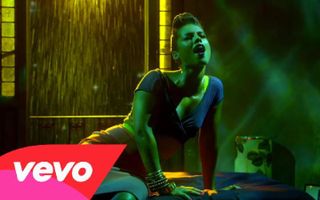 Alicia Keys - Girl on Fire Alicia Keys - Girl on Fire