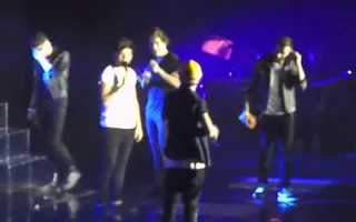 One Direction- Niall singing Bob the Builder Newcastle 9/4/13 One Direction- Niall singing Bob the Builder Newcastle 9/4/13