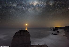 Can the Milky Way galaxy be seen by the naked eye in a clear sky? Are photos like this "real" or "processed" (super-imposed) ? Can the Milky Way galaxy be seen by the naked eye in a clear sky? Are photos like this "real" or "processed" (super-imposed) ?