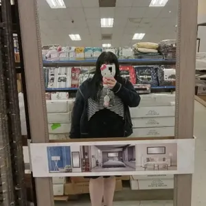 Selfies (2)'s Photo