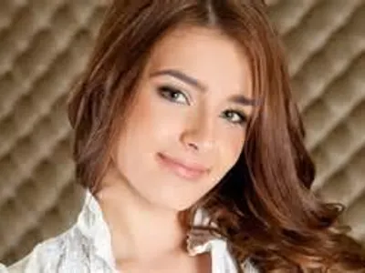 Light Brown Hair, Amazing Face!
