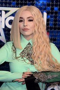 Who sings the song Kings and Queens?