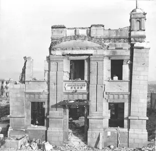 Which country dropped atomic bombs on Hiroshima and Nagasaki?