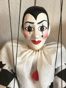 Which theater company is known for their visually stunning productions using puppets and masks?