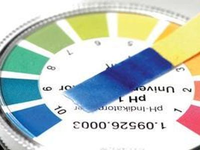 What colour will an acid turn pink Litmus paper?