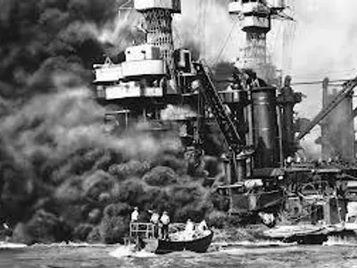 At Pearl Harbor, what caused the U.S.S. Arizona to sink?
