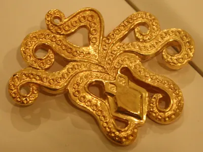 Which metal is known for its hypoallergenic properties in jewelry making?