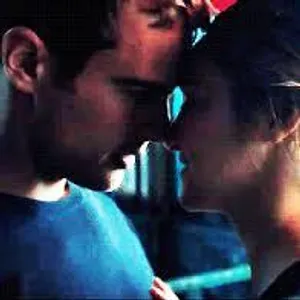 When does Tris and Tobias kiss for the first time?