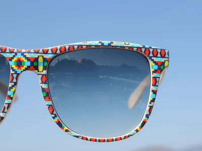 What is the primary color of polarized lenses?