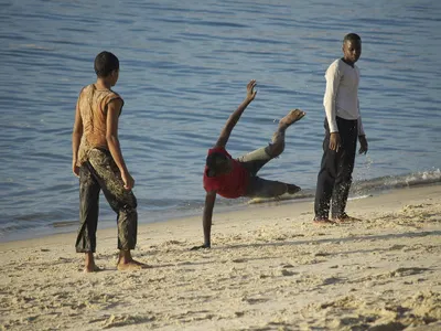 Which street dance style incorporates elements of martial arts?