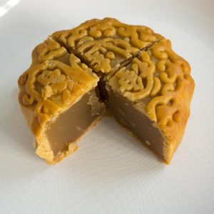 Which dessert is a classic American pie made from sweet potatoes and warm spices?